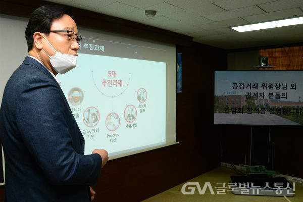 (사진제공: LG전자) LG전자 김태용 동반성장담당이 상생방안을 발표하고 있다.