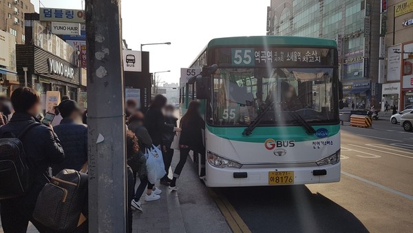 (사진 제공 : 부천시) 돌출형 노선번호판을 부착한 부천 시내버스