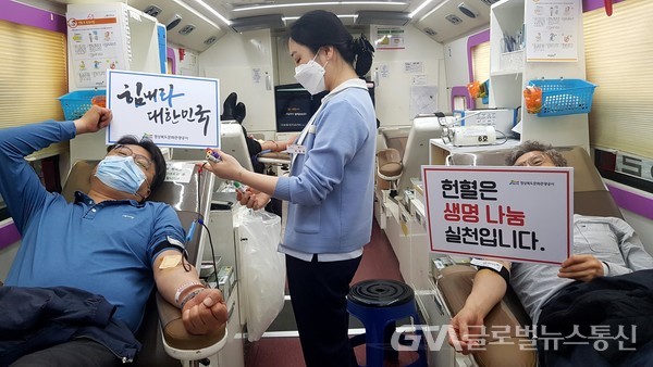 (사진젝공:경북문화관광공사)코로나 극복 헌혈  캠페인을 펼치고 있다