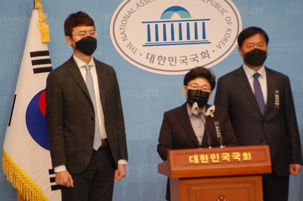 (사진:글로벌뉴스통신 윤일권 기자)임이자 의원(가운데)