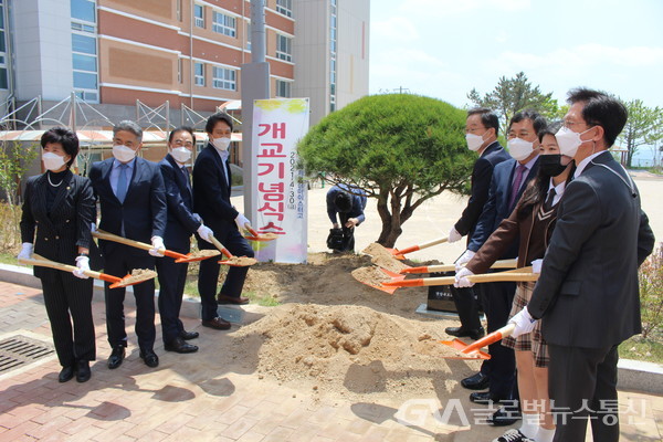 (사진제공:학교)한국국제통상마이스터고등학교 개교 기념 식수