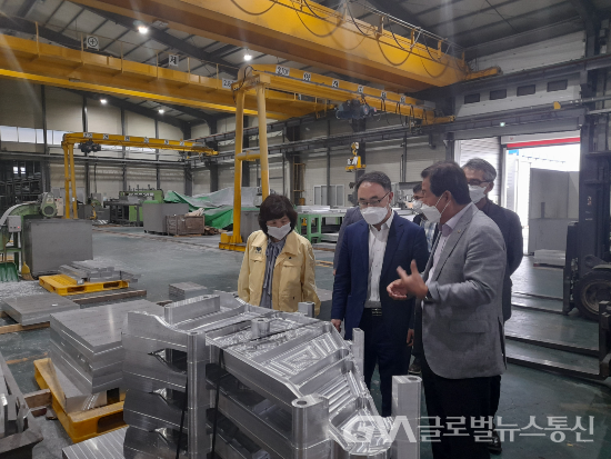 (사진제공:사천시청) 주요 제조 사업장 코로나19 방역 상황 합동 점검