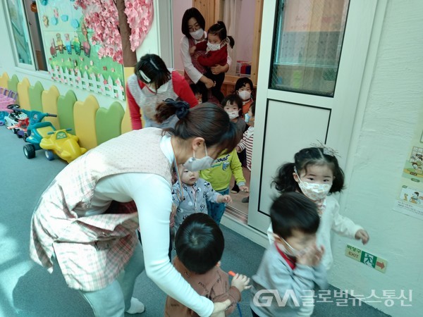 (사진제공:공립대한영재어린이집) 소방대피훈련