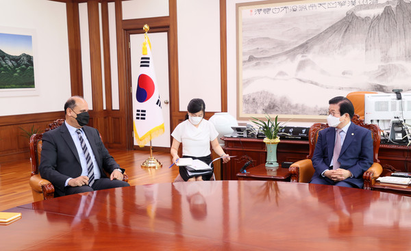 (사진제공:국회의장실)박병석국회의장, 하짐 파흐미 주한이집트대사 예방 받아.