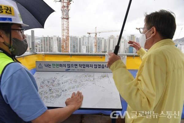 (사진제공:부산시) 태풍 대비 재해취약지 현장 점검