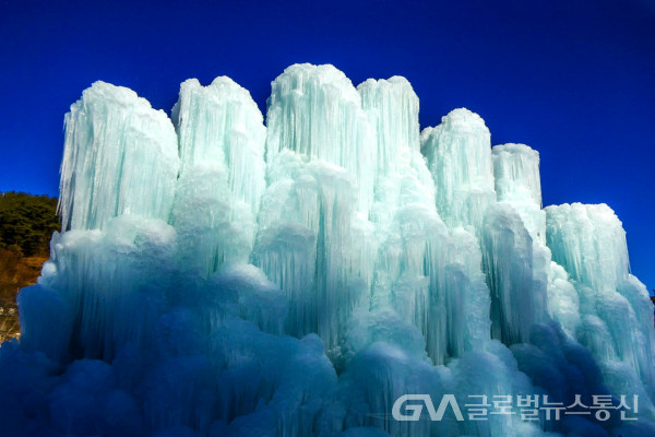 (사진촬영 : 김연묵사진작가) 아름다운 얼음 분수