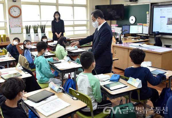(사진제공:부산교육) 초등학교 학사운영 방역 상황 점검