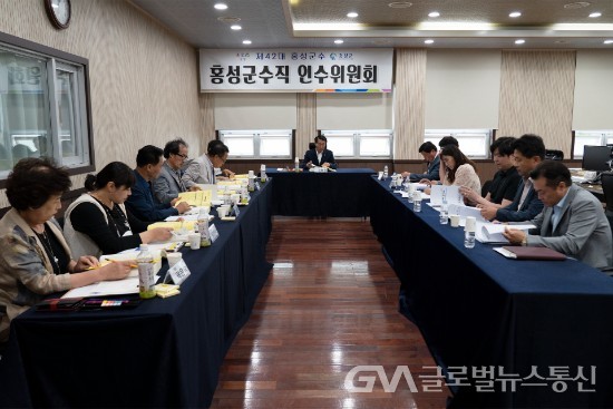 (사진제공:홍성군청) 홍성군 군수직인수위원회, 각부서 업무보고 개최