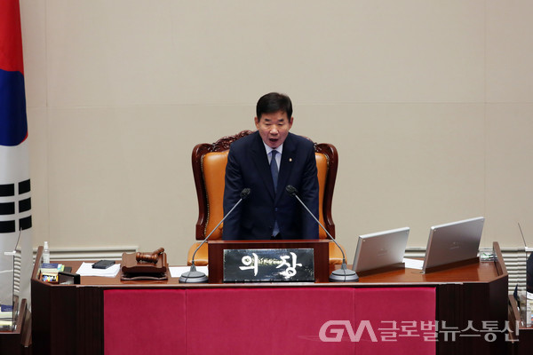 (사진:국회 제공)   제21대 국회 후반기 국회의장에 당선된 더불어민주당 김진표(경기 수원시무, 5선) 의원