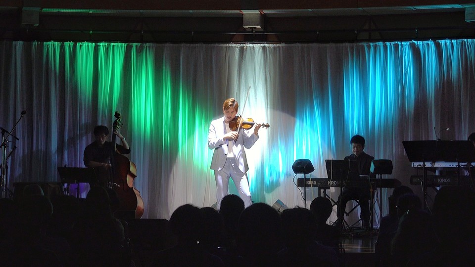 (사진제공 : 유메토모) 바이올리니스트 KoN 공연 장면
