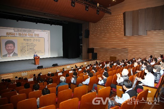 (사진제공:금산군청) 박범인 금산군수, 제16기 한방건강대학 특강 강연 개최