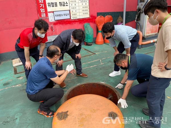 (사진제공:부산소방) 폭염기 대비 '주유소 안전관리 강화' 특별검사