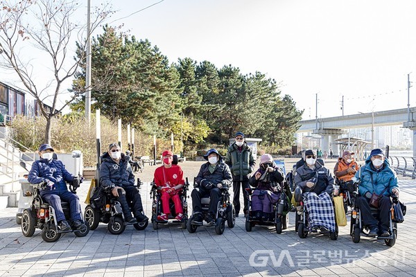 (사진제공:(사)한국사진작가협회 군포지부장 임효례 작가)군포시장애인자립생활센터 휠러포커스, "휠체어로 보는 세상" 주제로 창립전