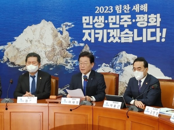 (사진:글 로벌뉴스통신 윤일권 기자)이재명 대표(가운데)
