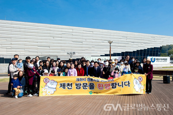 (사진제공:제천시)한국환경공단 인재개발원 교육생 240명, 제천시 전통시장 러브투어 방문