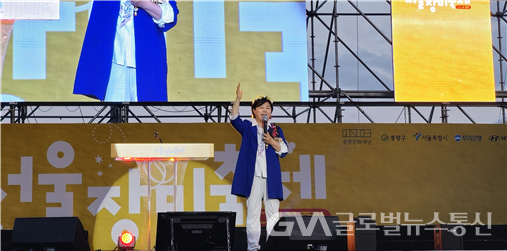 (사진제공:서영교의원실) 서영교 국회의원의 서울장미축제 개회식 축사 모습