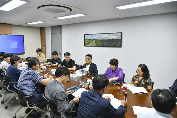 (사진제공:김포시)김포시 지난 8월 30일 이민청 유치TF 첫 회의 개최 모습