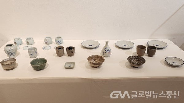 (사진촬영 : 글로벌뉴스통신, 송영기 기자) 이방자 여사는 일상 생활에 사용하는 작은 컵이나 접시, 주병 등 그릇 소품도 많이 만들었다.