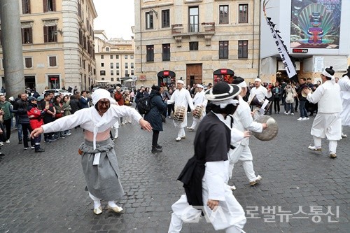 (사진제공:안동시) 이탈리아에서 세계유산도시 안동을 알리다