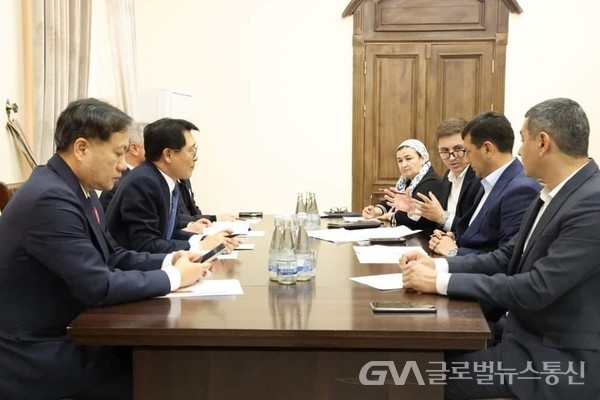 (사진제공:경주시) 해외우호도시 우즈베키스탄 사마르칸트시와 실크로드 협력방안 논의
