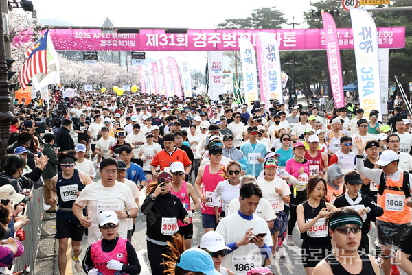 (사진제공:경주시)  APEC 유치 기원 경주 벚꽃 마라톤 대성황