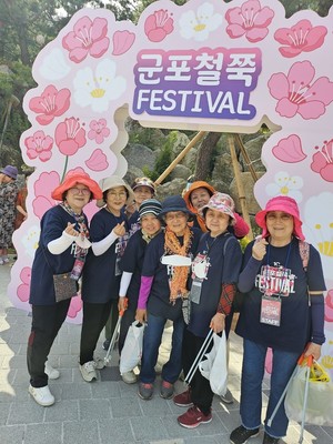 (사진제공:하얀마음봉사회)하얀마음봉사회, 군포 철쭉축제 자원봉사 참여