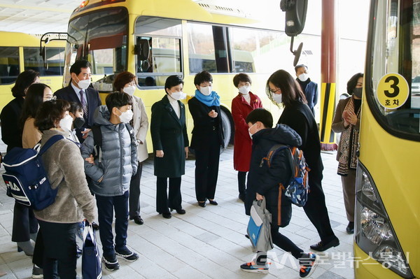 (사진제공:의왕시) 김상돈 의왕시장-의왕 정음학교 입학행사 참석