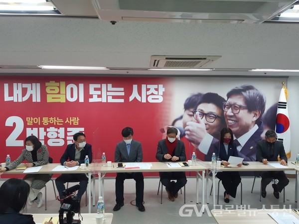 (사진제공:국민의힘부산시당) 박형준 후보 선거 캠프에서 첫 공식 선대본부장회의