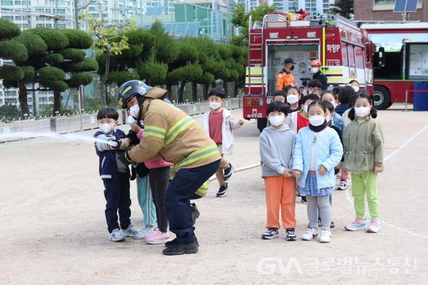 (사진제공:부산소방) 한국119소년단 소방안전체험교육