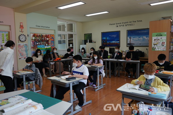 (사진제공:울진교육청)14일(금) 기성초등학교에서 「2021 교육청 지원장학」을 실시했다.
