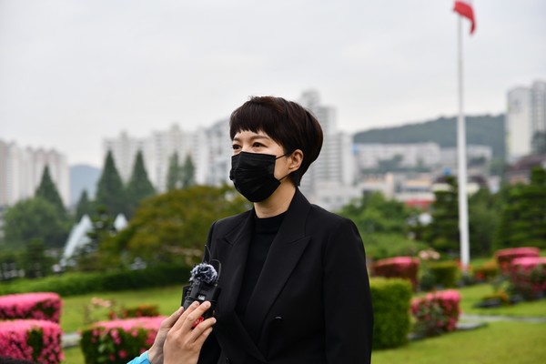 (사진제공:김은혜 의원실)UN기념공원 방문중인 김은혜 국회의원