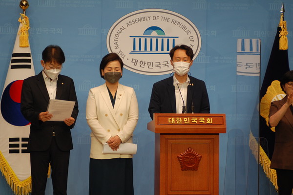 (사진:글로벌뉴스통신 윤일권 기자)오른쪽 부터 이탄희,이수진,최기상 의원