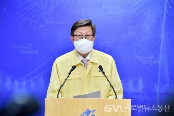 (사진제공:부산시) 박형준 부산시장 코로나19 관련 긴급 브리핑 시민 호소