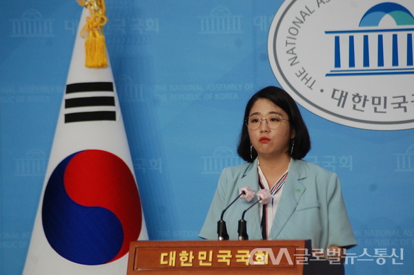 (사진:글로벌뉴스통신DB) 국회 소통관에서 발언하는 기본소득당 용혜인 의원