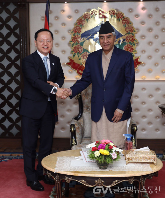 (사진제공:삼성전자)삼성전자, 네팔·캄보디아 정부 접견…'2030 부산엑스포' 지지 당부