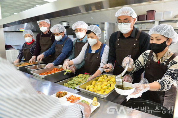 (사진제공:제천시의회) 제천시의회 장애인복지관 급식봉사
