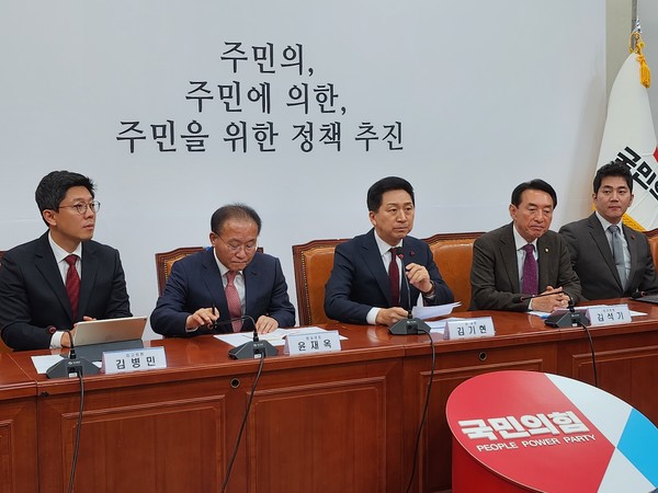 (사진:글로벌뉴스통신 윤일권 기자)김기현 대표 (가운데)