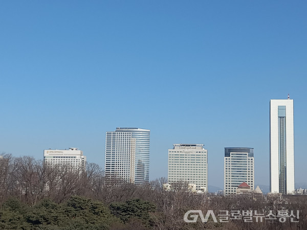 (사진:김진홍) 정릉숲과 코엑스및 무역센터등 고층빌딩 숲 모습