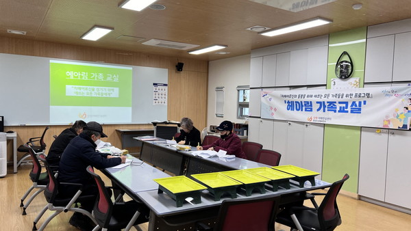 (사진제공안산시) 안산시 단원보건소, 치매 환자 가족교실‘헤아림 1기’수료식 개최